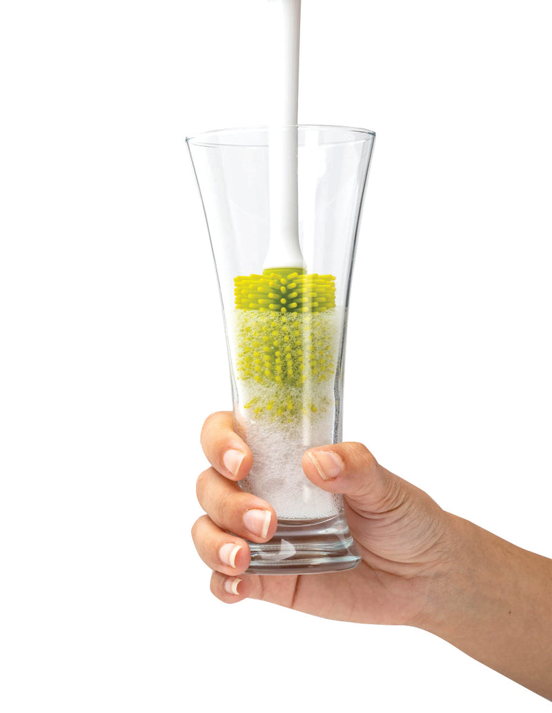products/32100_SiliconeBottleBrush_inAction_Glass_GREEN.jpg
